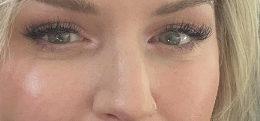 A denser lash set with added volume through the outer corner